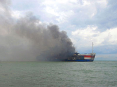 indonesia_ferry_fire_400