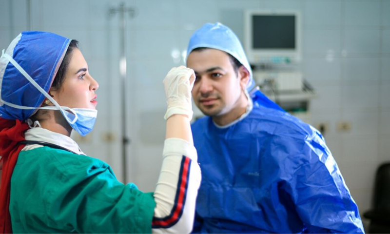 Two Egyptian doctors get engaged in hospital ward where they work ...