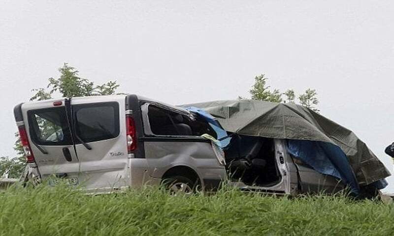 Mountaineers&rsquo; minibus plunge kills 10 in Iran