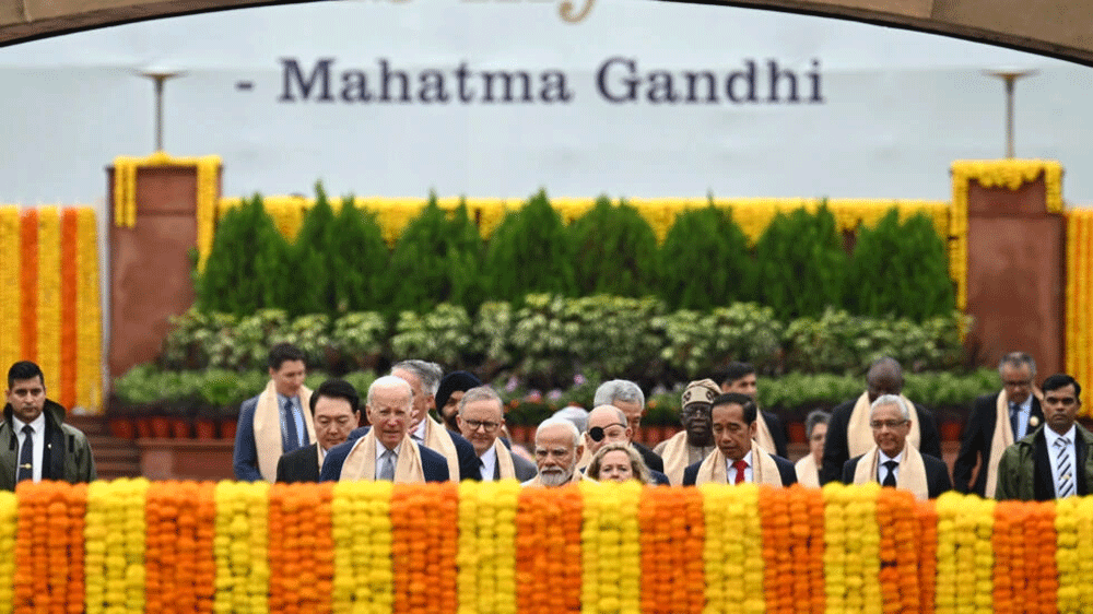Wet feet dampen G20 leaders&rsquo; Gandhi tributes in India
