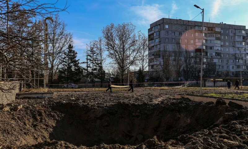 Russian attacks kill three, destroy Ukrainian aid centre