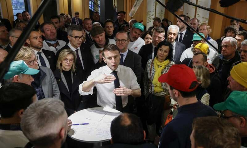 Macron opens agricultural show to whistles from protesters