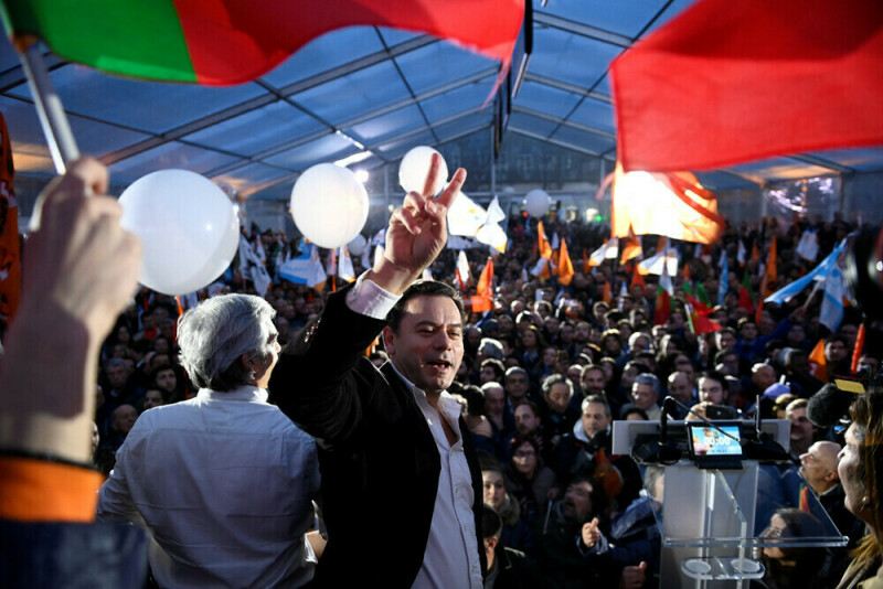 Portugal votes with centre-right poised to oust Socialists