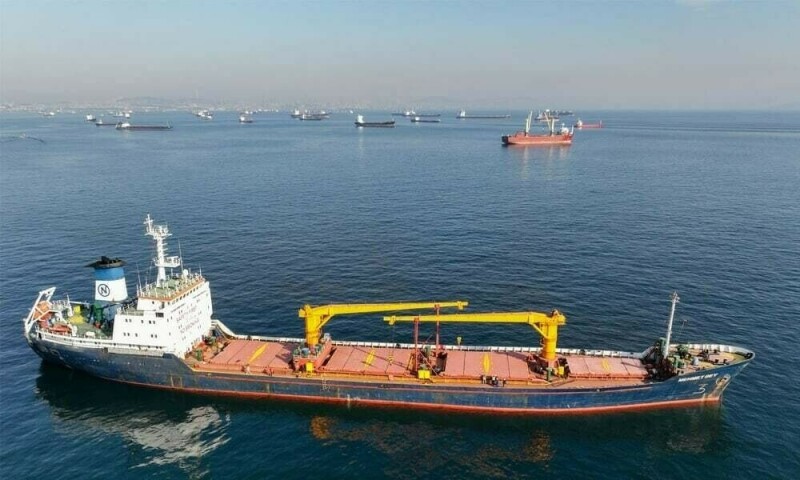 Merchant vessel struck by missile west of Yemen&rsquo;s al Hudaydah