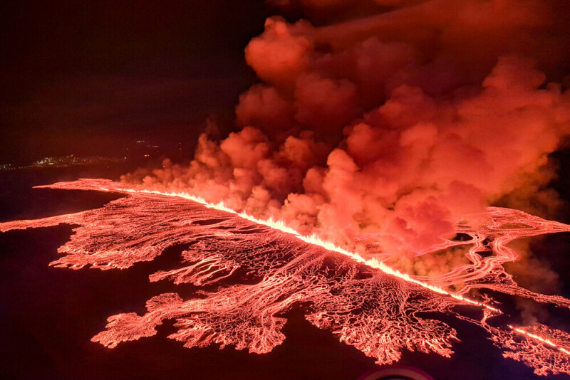 Volcano erupts again on Iceland peninsula