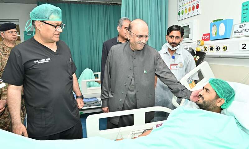 President visits CMH - Pakistan - Business Recorder