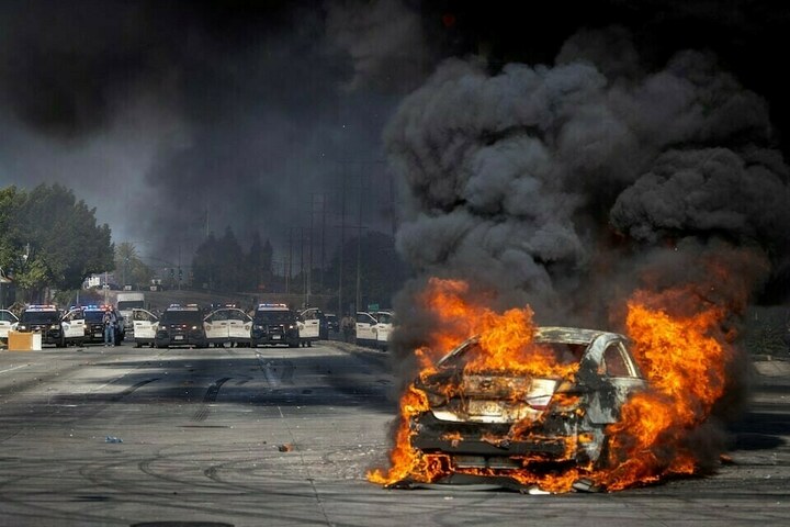LA protests simmer as Trump and state officials clash – World  www.brecorder.com