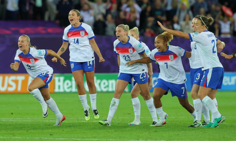 England beat Sweden in sensational penalty shoot-out to reach Women’s Euro semis