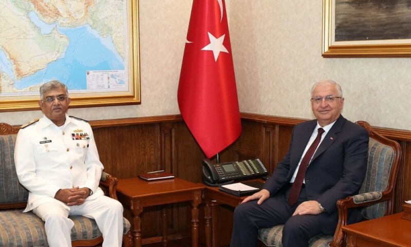  Chief of the Naval Staff, Admiral Naveed Ashraf (left) in a meeting with Minister of National Defence T&uuml;rkiye Yasar Guler. Photo: Facebook/@DgprNavy/File 