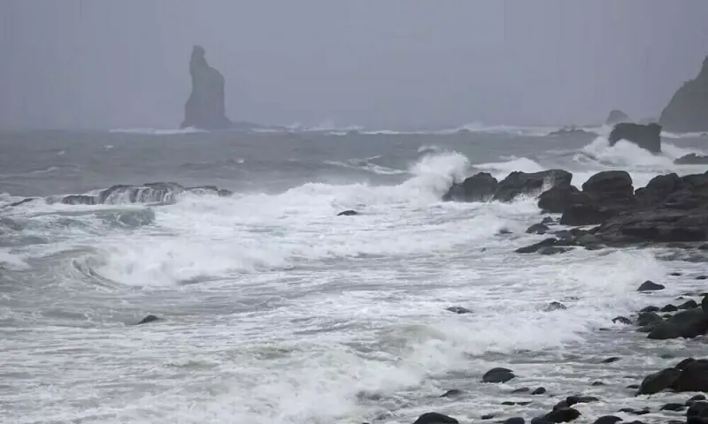 Tropical storm kills family of five as hits Philippines