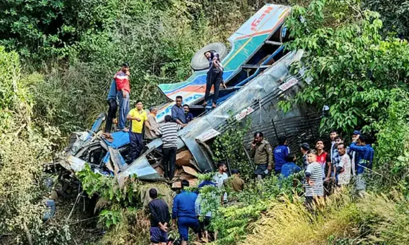 Bus collision blaze kills 20 in southern India, media say
