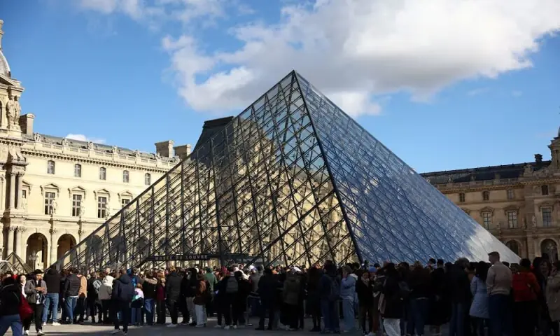 Third suspect arrested over Louvre heist, French TV reports