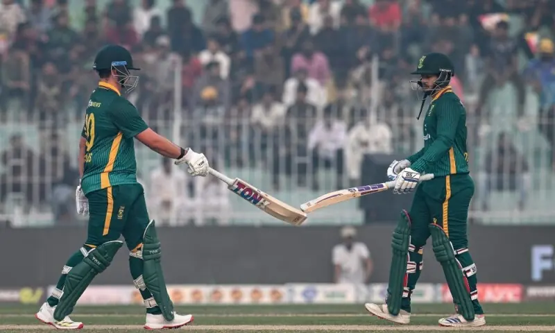 Pakistan send South Africa into bat in first ODI