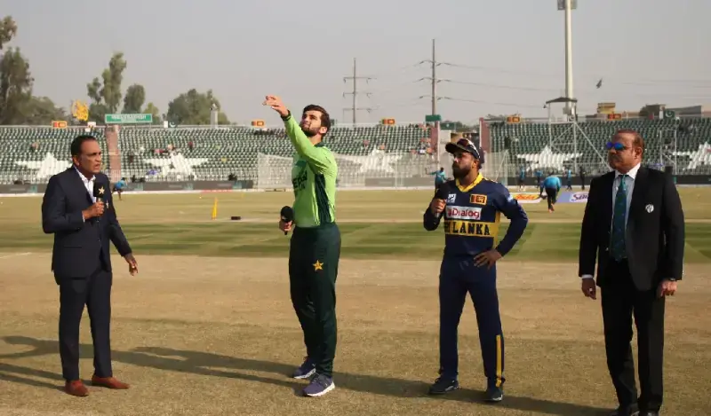 Pakistan field first in third ODI against Sri Lanka