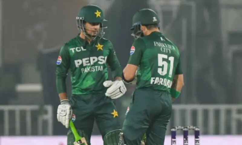 T20 Tri-Series: Pakistan post 196-run target against Zimbabwe