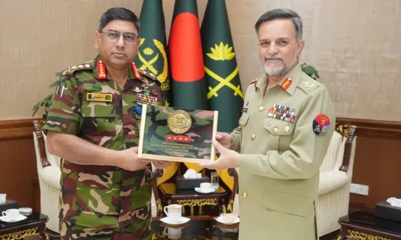 Head of Pakistan defence manufacturing meets Bangladesh army chief