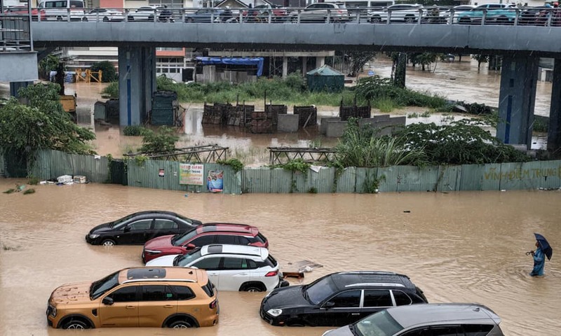 Vietnam flooding submerges homes, kills 41
