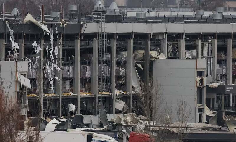 Russian barrage on Kyiv kills seven, disrupts energy supplies