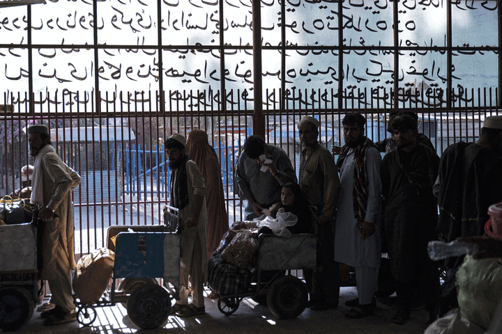 Thousands of Afghans returning to home under mounting pressure