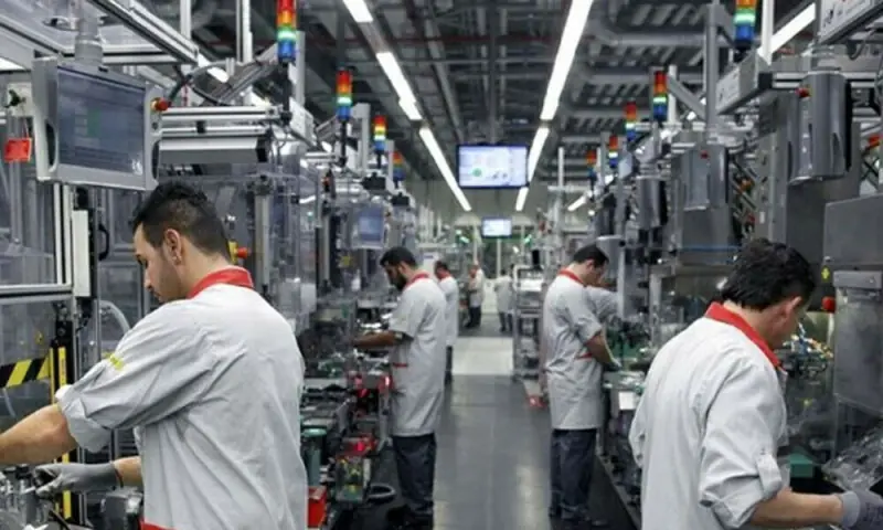 Russian manufacturing sector faces sharper output decline in November, PMI shows