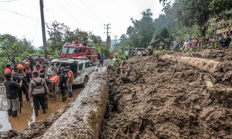 Death toll from Indonesia floods and landslides passes 700