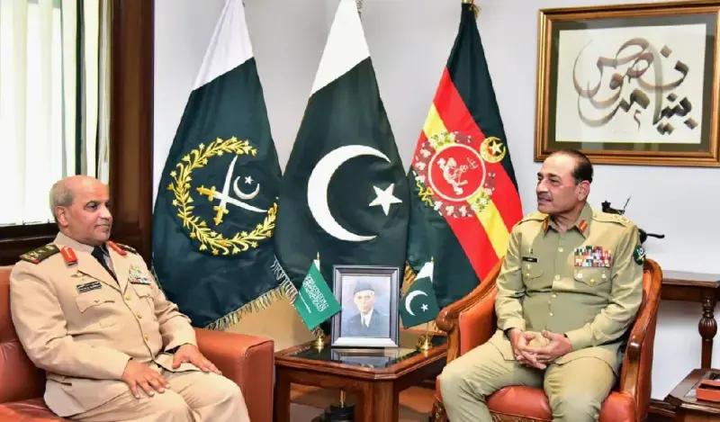 Saudi land forces chief, COAS discuss defence cooperation