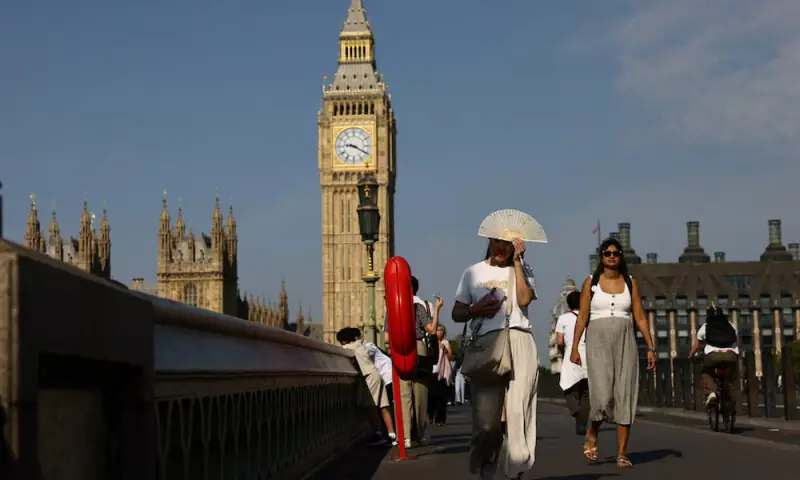 2025 will be world’s second or third-hottest year on record, EU scientists say