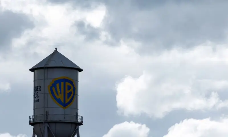 Warner Bros likely to reject $108.4 billion Paramount bid, back Netflix in bidding war, sources say