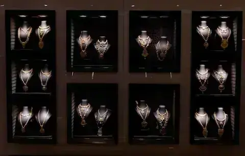 Gold per tola gains Rs1,300 in Pakistan