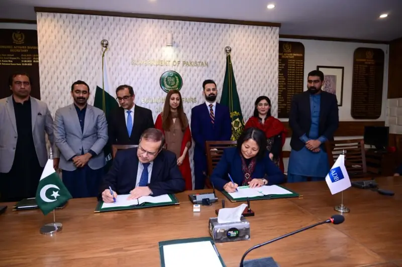 Pakistan, ADB sign $730mn pacts for power infrastructure, SOE transformation