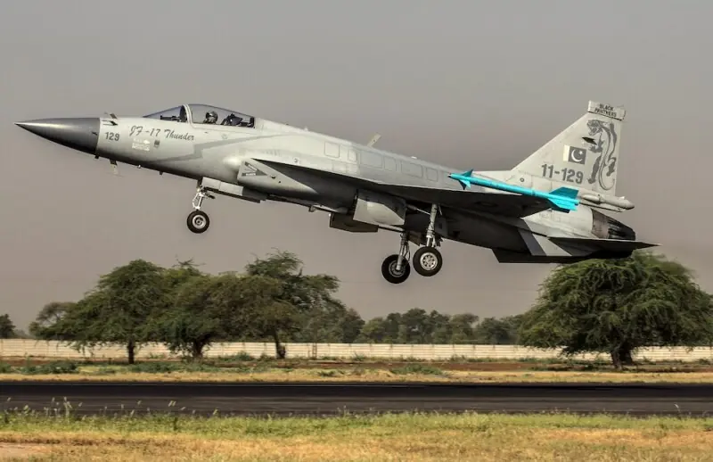 Ex-Air Commodore explains why Pakistan’s JF-17 excels in today’s fighter jet market