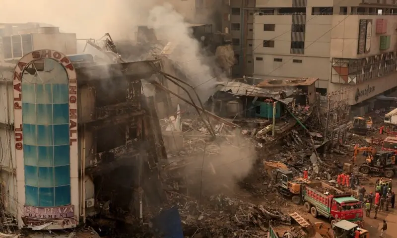 Workers remove debris following a massive fire that broke out in the Gul Plaza Shopping Mall in Karachi on January 19, 2026. Photo: Reuters