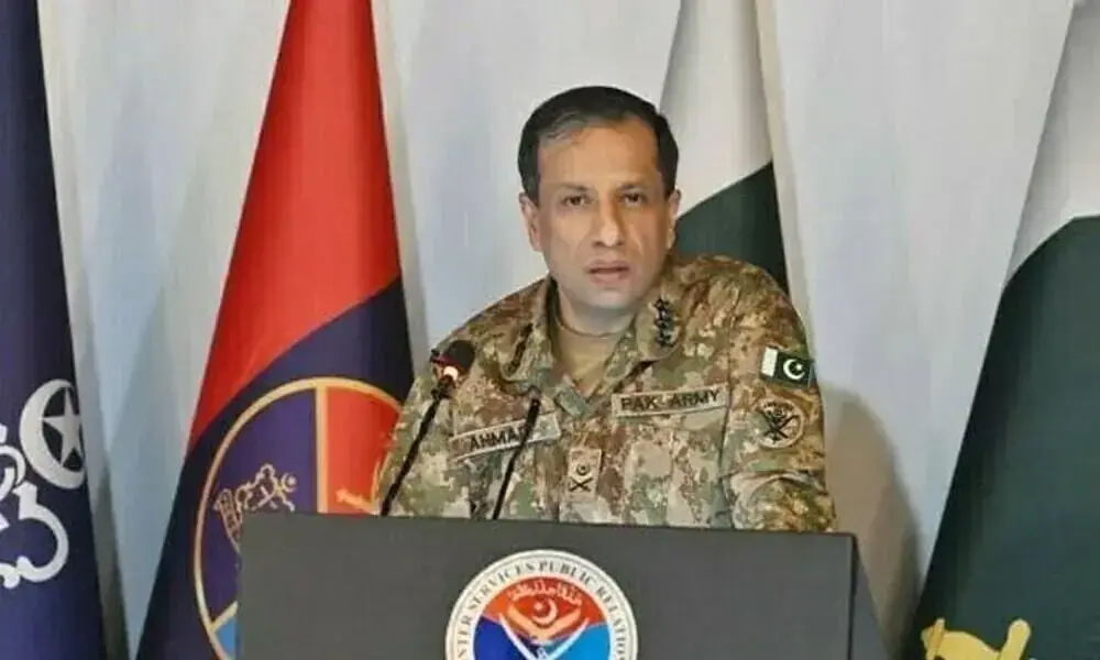 DG ISPR visits Gwadar University, interacts with students, faculty