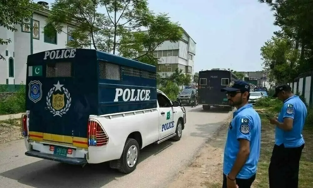 Armed robbers loot private bank in Islamabad