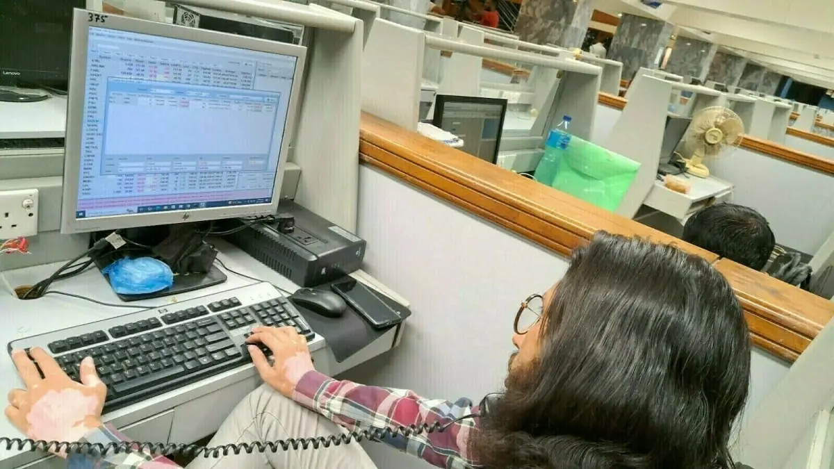 PSX rebounds as KSE-100 gains over 1,500 points in early trade