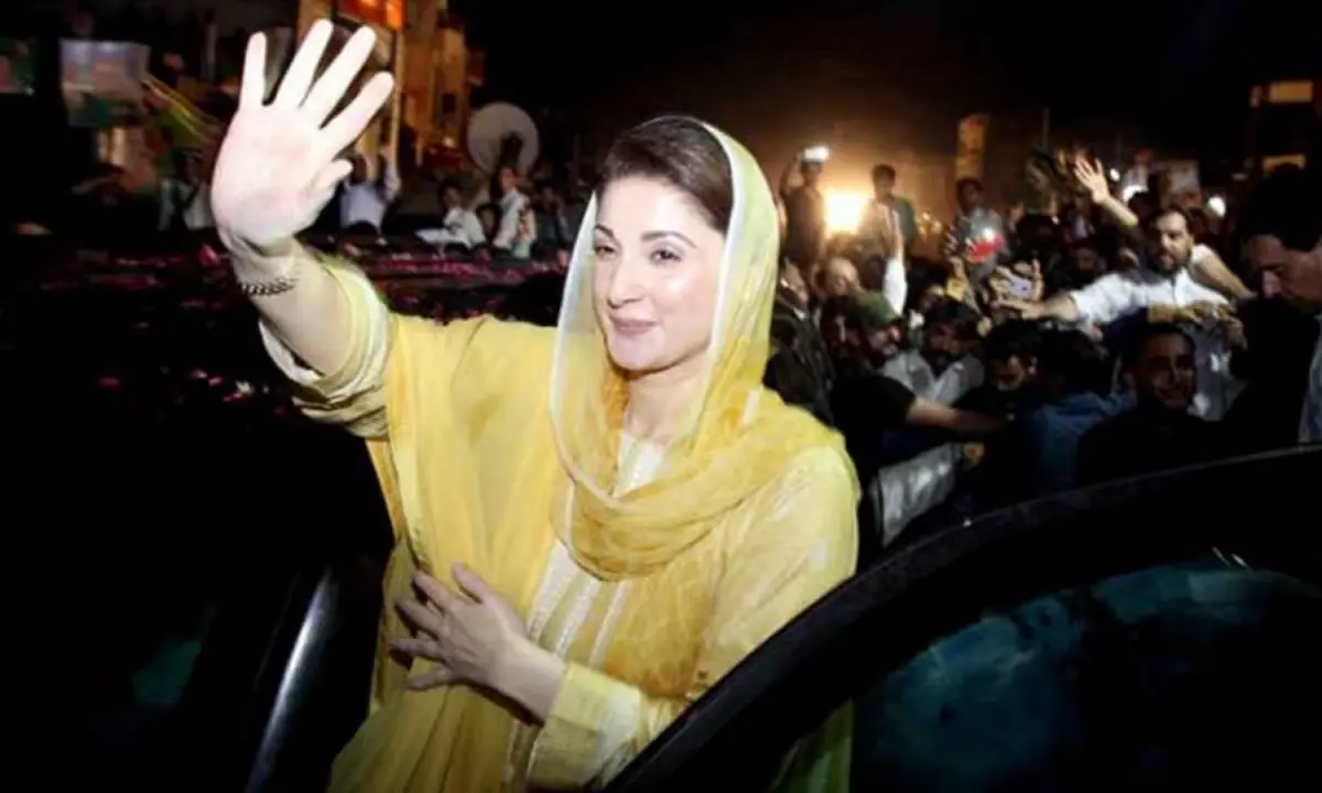 Punjab CM Maryam Nawaz Engages Students at Gujrat Ceremony