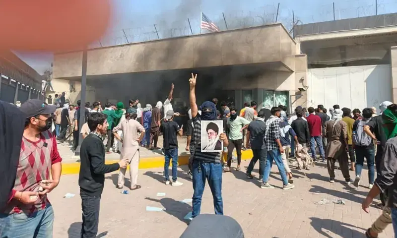 9 killed, over 12 injured in clash outside US Consulate in Karachi