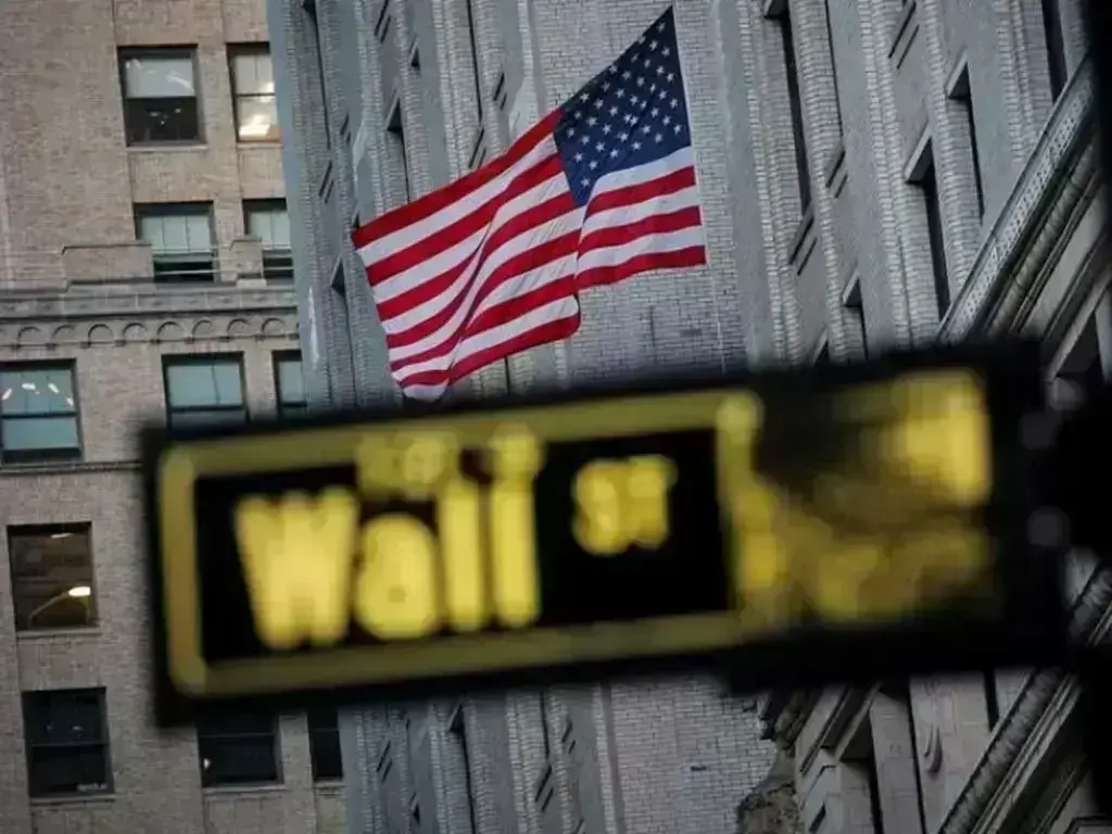 US stocks open lower as oil prices weigh on investors