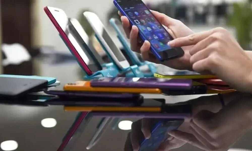 Pakistan Mobile Phone Imports Jump 29.6% to $1.3 Billion in 8 Months – But Local Manufacturing Is Winning