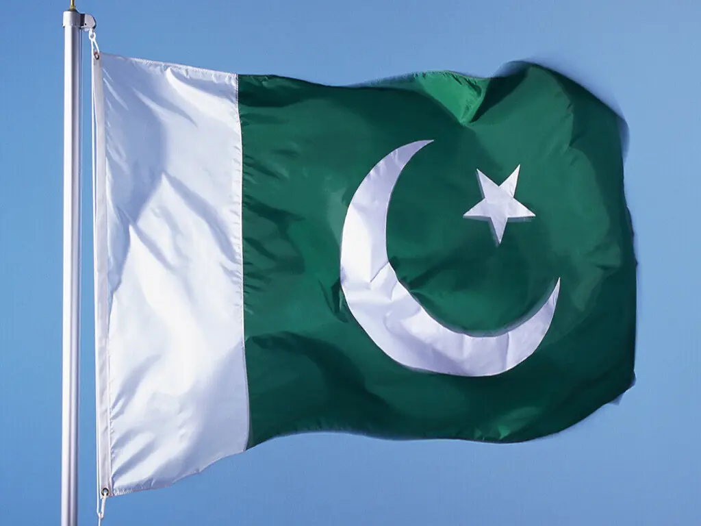 Flag-hoisting ceremony held at DC Complex - Pakistan - Business Recorder