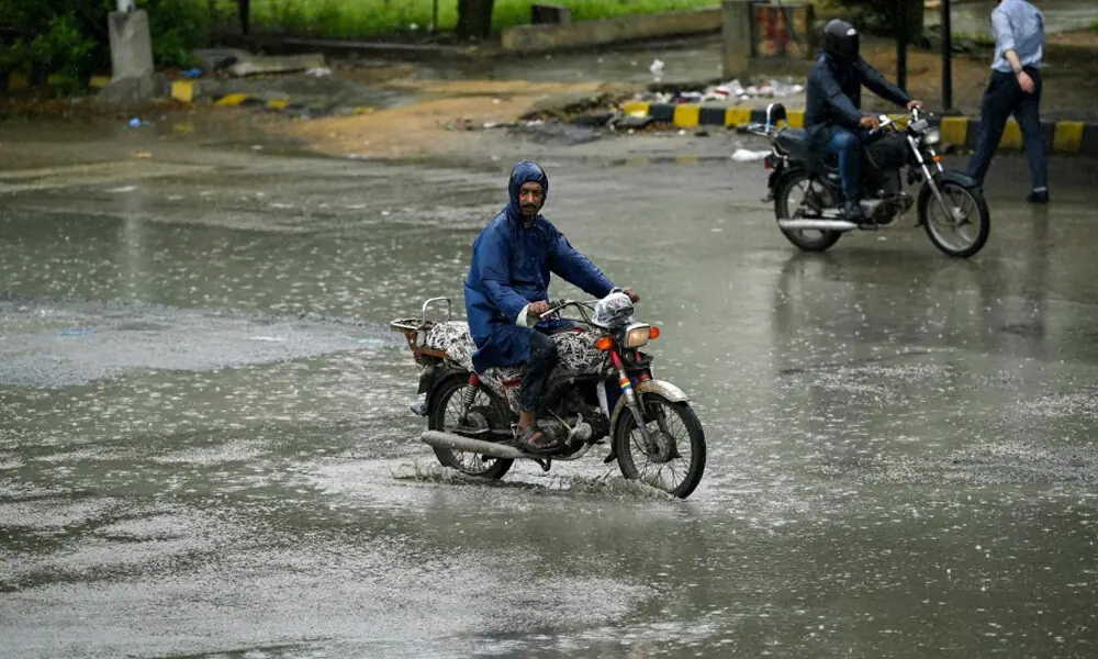 Karachi, Lahore brace for week-long rain spell from tomorrow: PMD