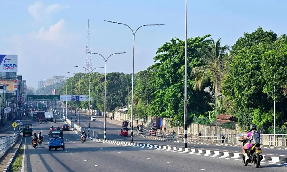 War-linked power crunch pushes Sri Lanka to four-day week