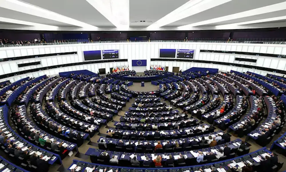 ‘Return hubs’ for migrants clear EU parliament hurdle