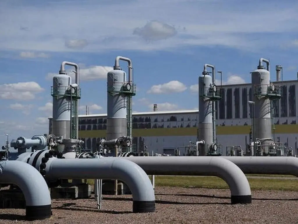 EU urges countries to start filling gas storage early amid Iran war