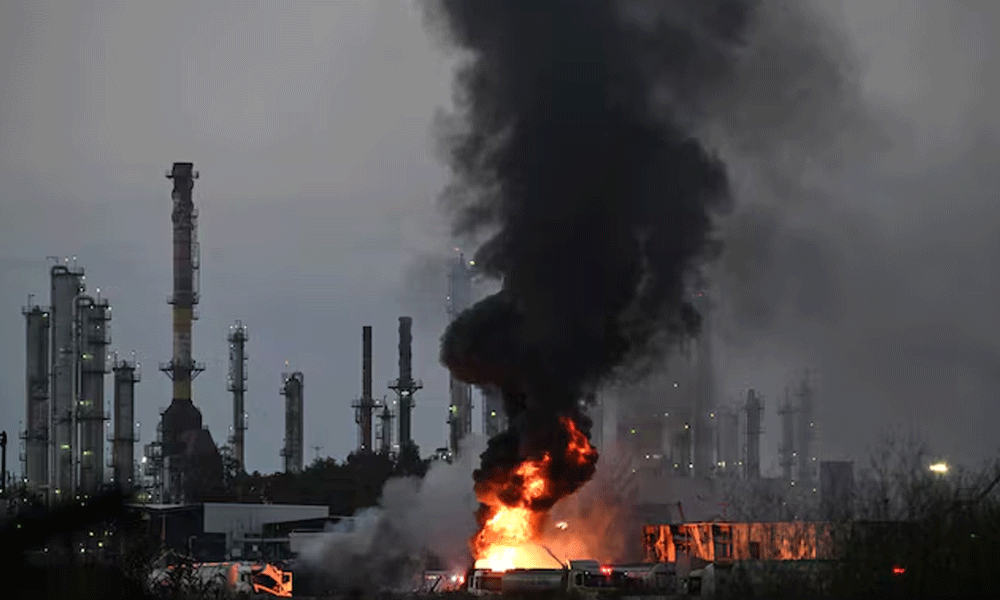 Missile hits fuel tanker at Israel’s Oil Refineries