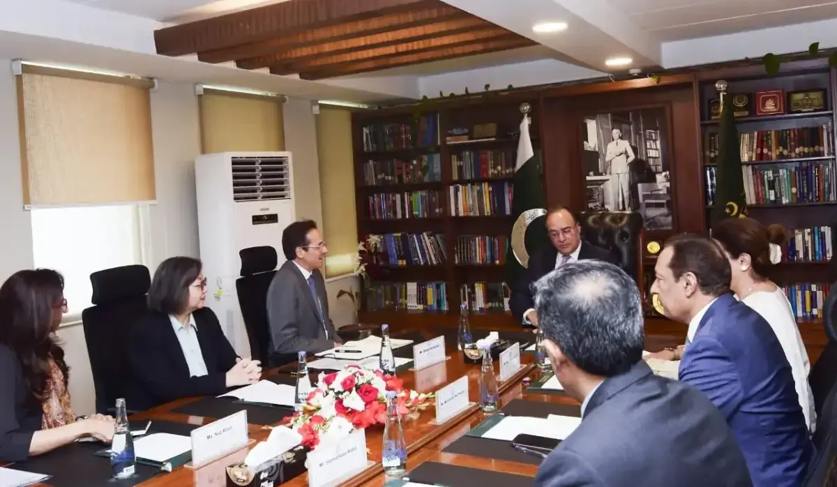 Aurangzeb hails IFC’s increased engagement in Pakistan