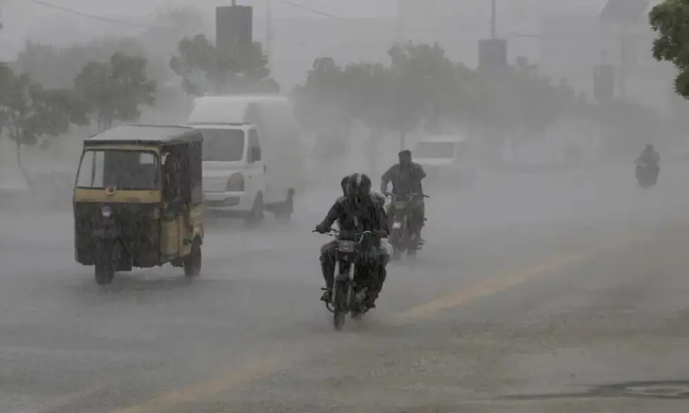Heavy rain batters Karachi as strong westerly wave affects Sindh