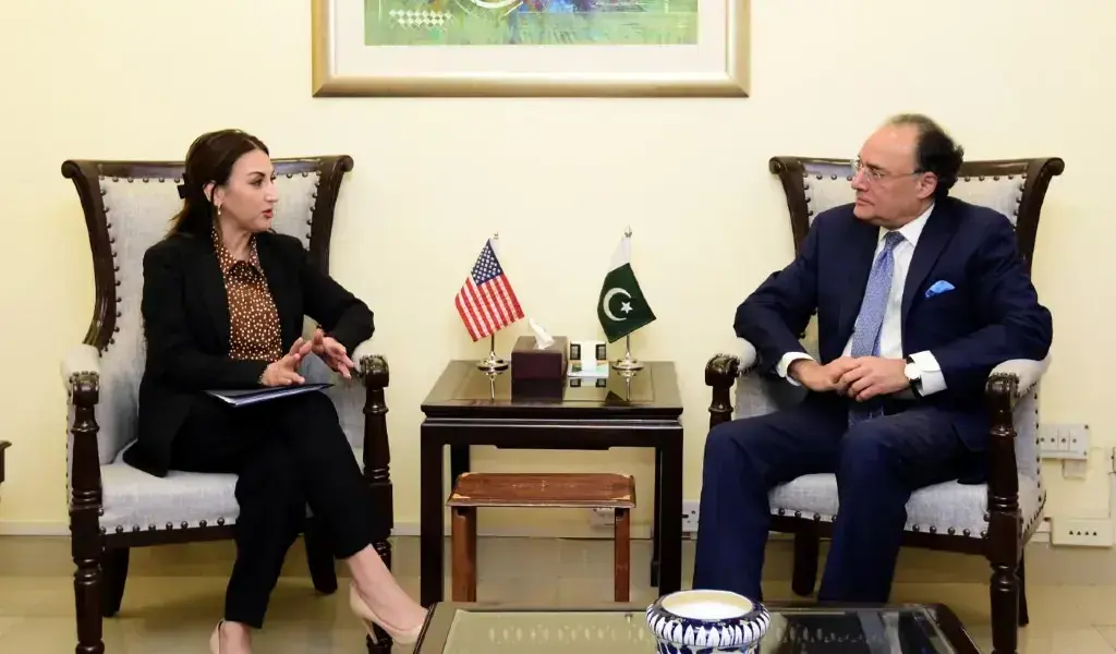 Aurangzeb, Baker discuss economic cooperation