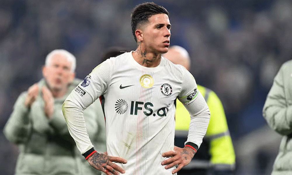 Chelsea drop Fernandez for two games for comments on his future