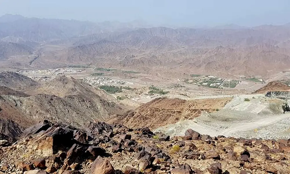 One dead after debris from intercepted attack hits Abu Dhabi gas site